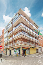 Calle de Veza, 47, Madrid, Madrid for sale Primary Photo- Image 1 of 3