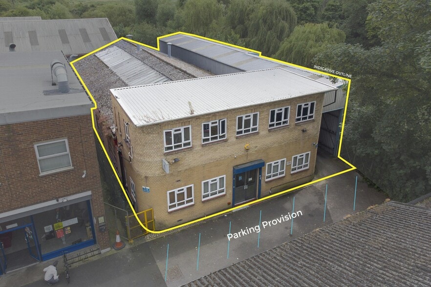 6 Eskdale Rd, Uxbridge for sale - Primary Photo - Image 1 of 4