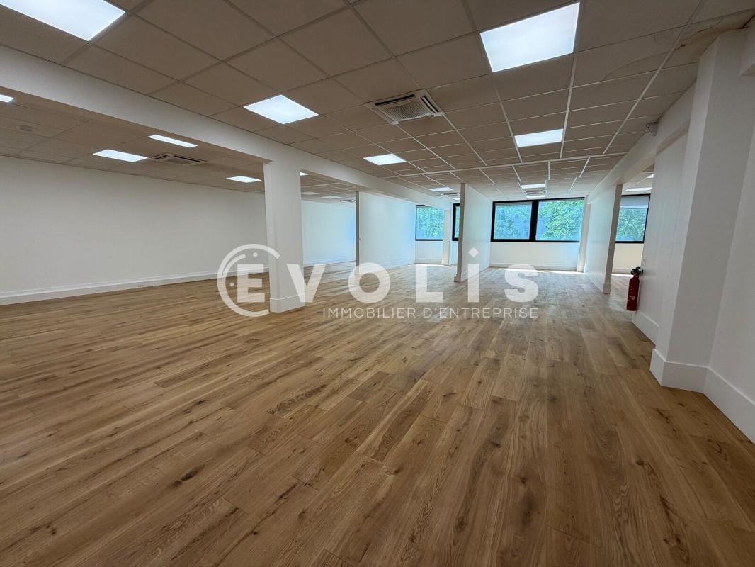 Office in Ivry-sur-Seine to rent Interior Photo- Image 1 of 9