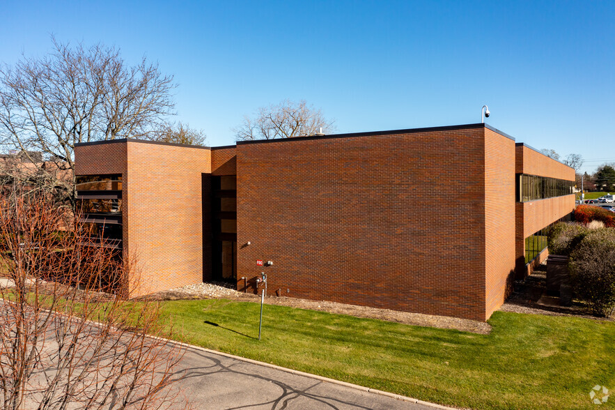 2550 S Telegraph Rd, Bloomfield Hills, MI for rent - Building Photo - Image 2 of 8