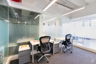 31-00 47th Ave, Long Island City, NY to rent Interior Photo- Image 1 of 2