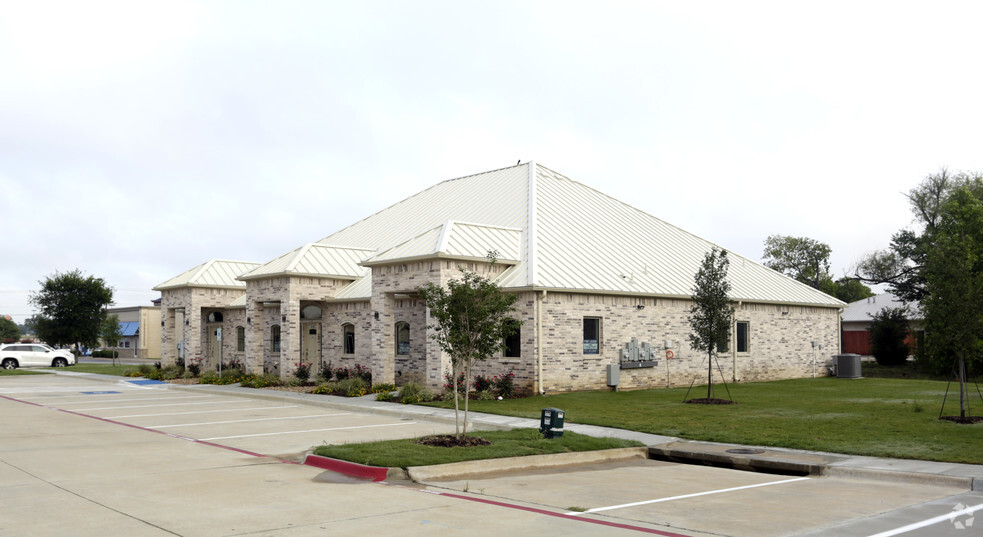 6140 Precinct Line Rd, Hurst, TX for rent - Primary Photo - Image 1 of 5