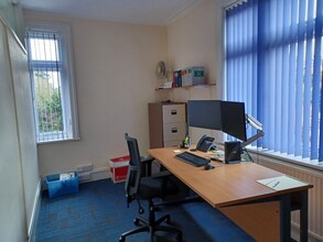 40 West St, Reigate for rent Interior Photo- Image 1 of 2