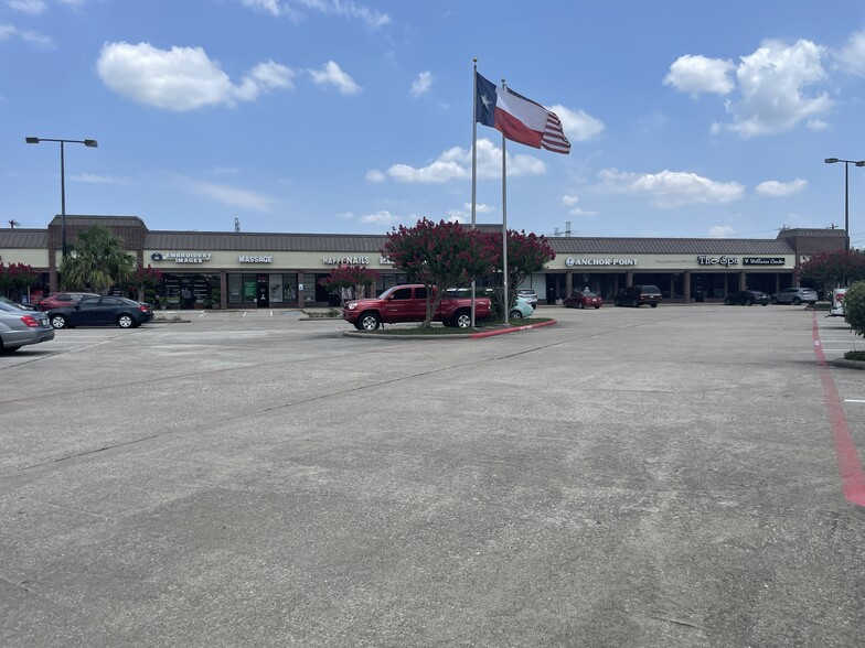 2450 E Main St, League City, TX for rent - Building Photo - Image 1 of 3