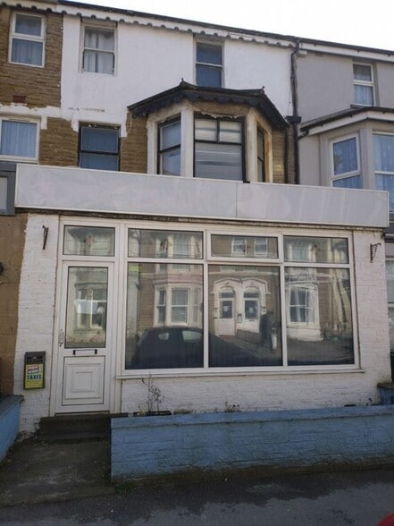 45 Woodfield Rd, Blackpool for sale - Primary Photo - Image 1 of 10