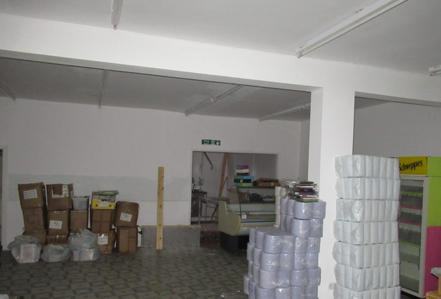 60 Cedar St, Blackburn to rent - Interior Photo - Image 3 of 3