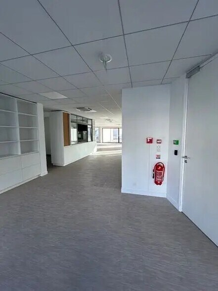 Office in Courbevoie to rent - Building Photo - Image 3 of 53