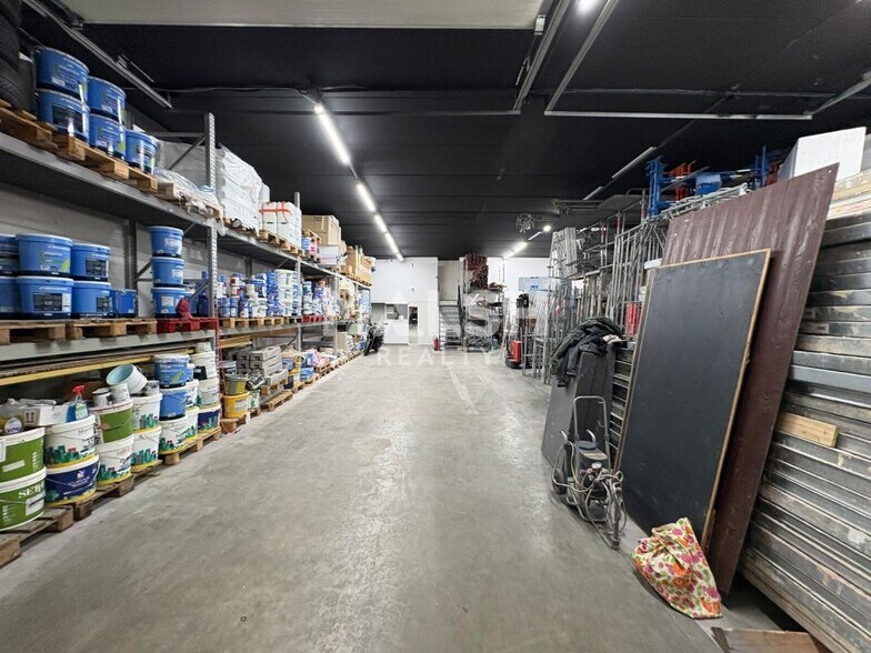 Light Industrial in Brignais to rent - Interior Photo - Image 3 of 6