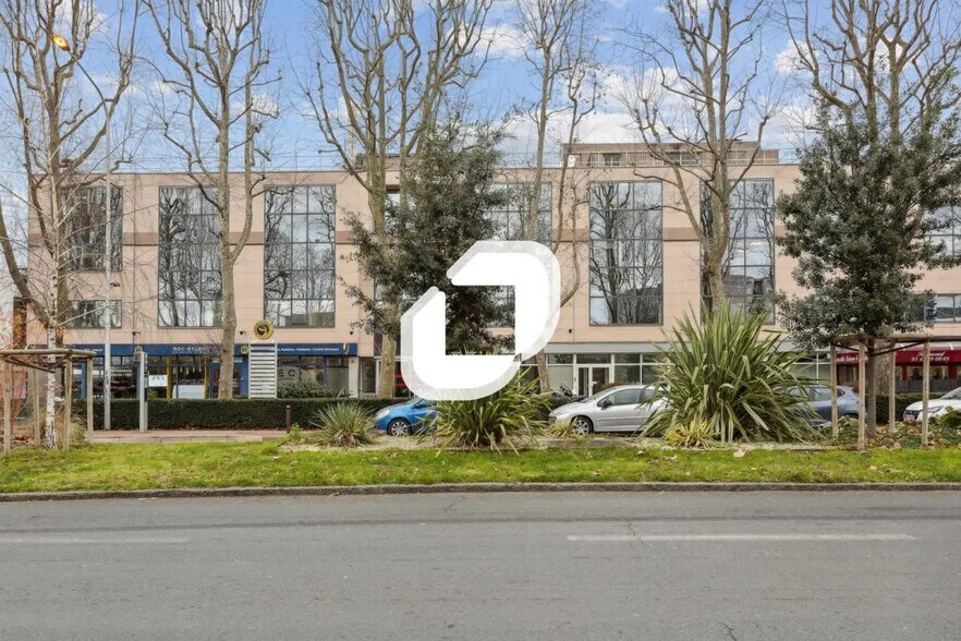 Office in Créteil to rent - Building Photo - Image 1 of 10