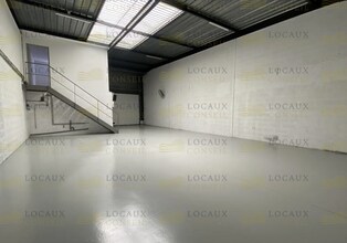 Industrial in Saint-Ouen-l'Aumône to rent Interior Photo- Image 1 of 5