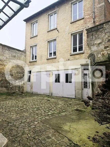 Retail in Soissons for sale - Building Photo - Image 1 of 10