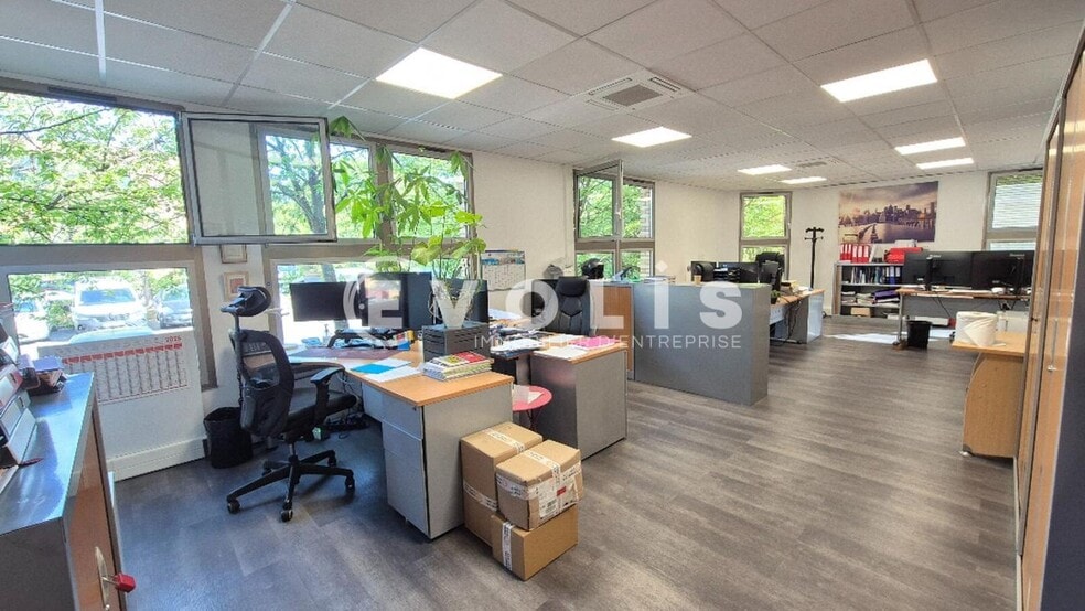 Light Industrial in Torcy for sale - Building Photo - Image 1 of 19