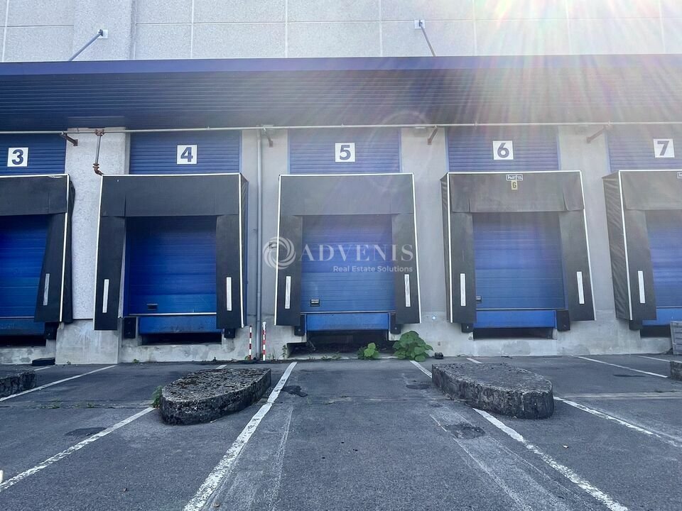 Industrial in Tremblay En France to rent Building Photo- Image 1 of 8