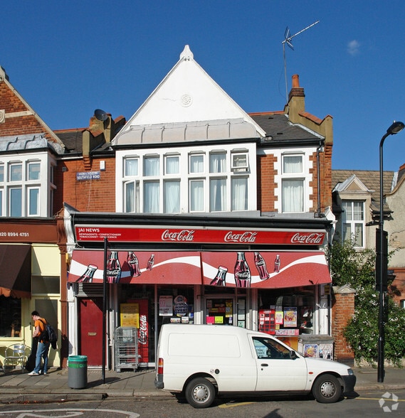 60 Southfield Rd, London to rent - Primary Photo - Image 1 of 5