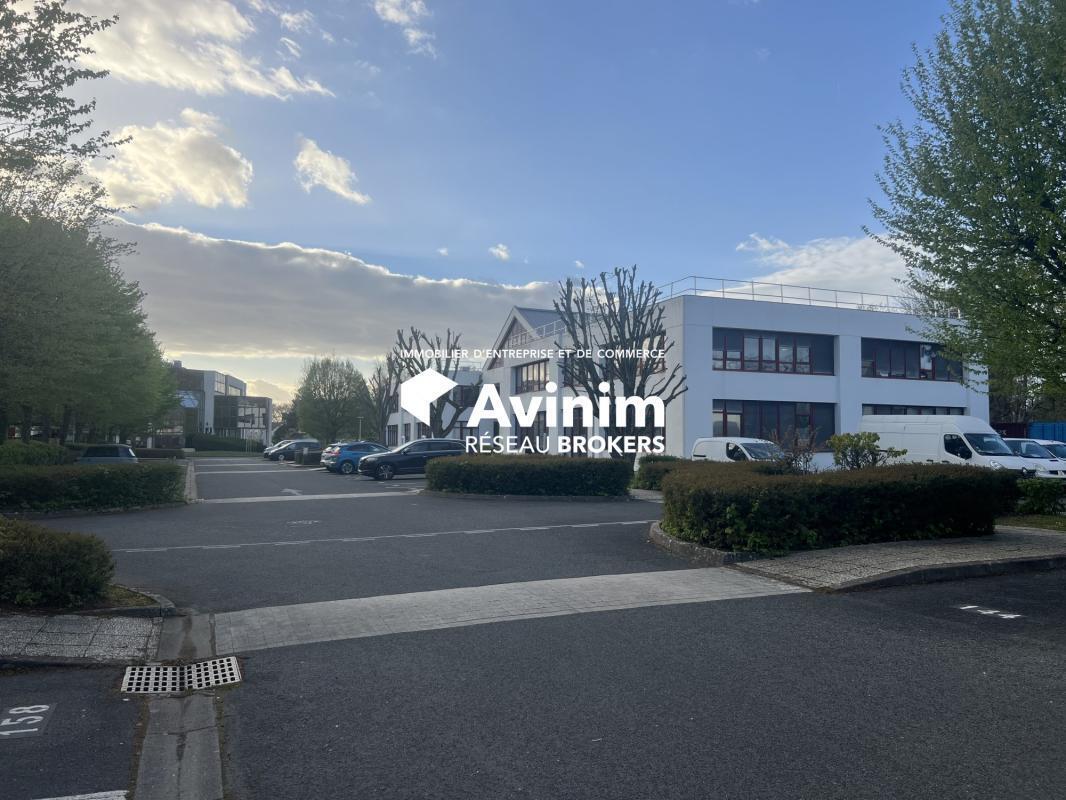 Office in Les Ulis for sale Building Photo- Image 1 of 23
