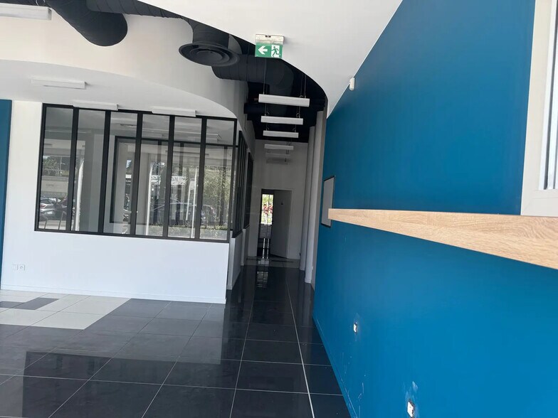 Retail in Anglet to rent - Interior Photo - Image 2 of 5