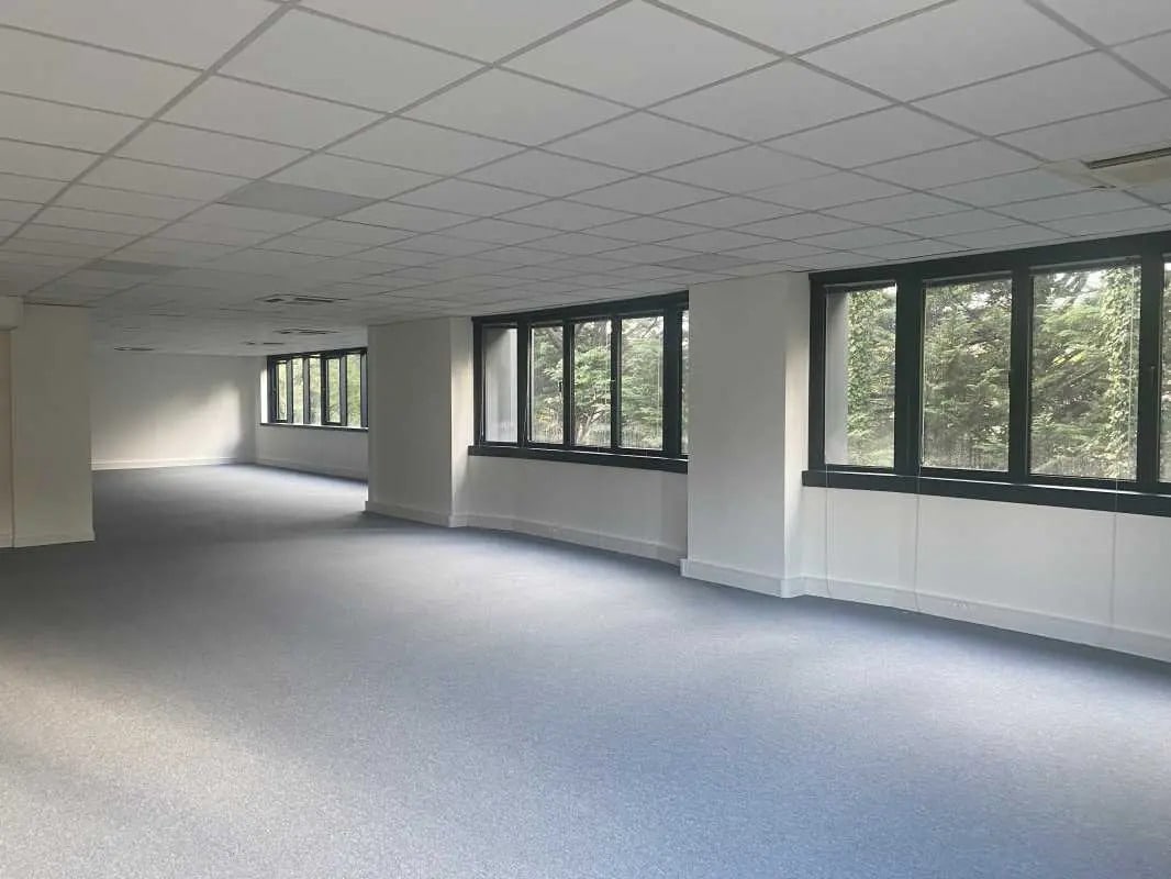 Office in Saint-Didier-au-Mont-d'Or to rent Interior Photo- Image 1 of 2