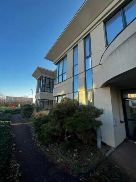 Light Industrial in Créteil to rent - Building Photo - Image 3 of 15