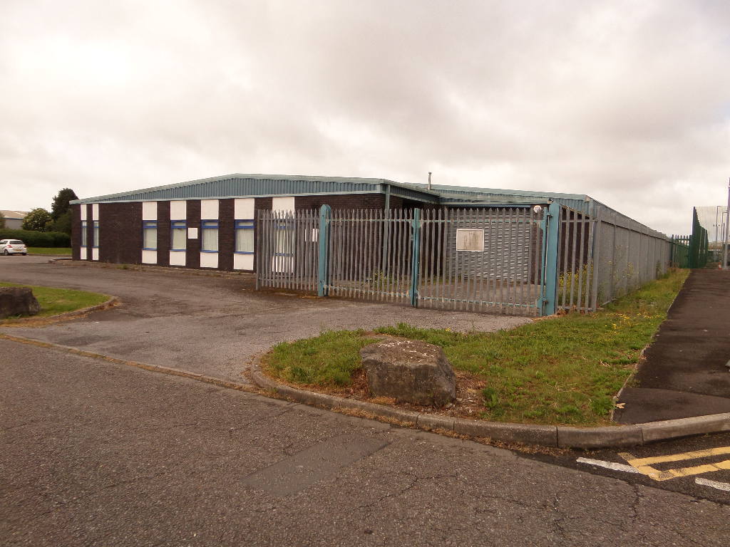 Western Ave, Bridgend to rent Building Photo- Image 1 of 3