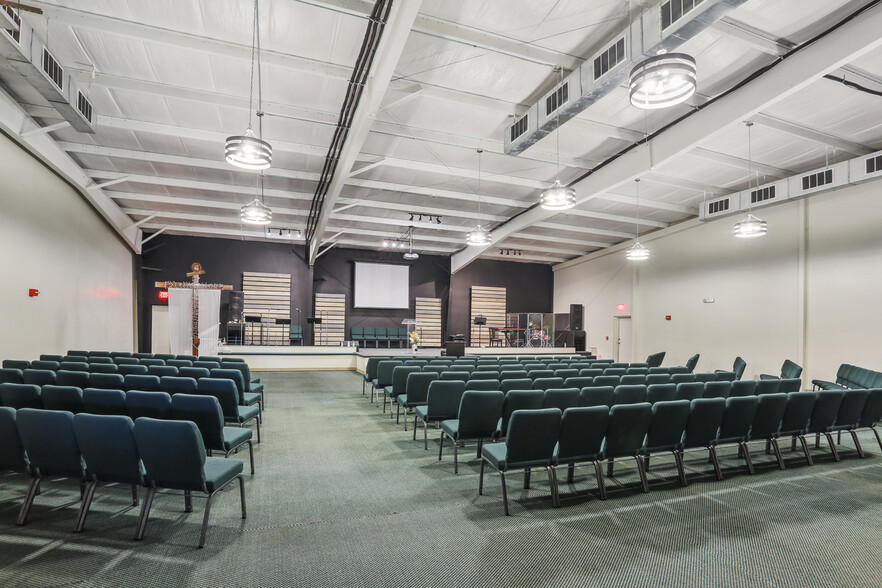 3001 New Highway 51, La Place, LA to rent - Interior Photo - Image 3 of 28