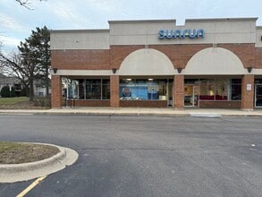 1-45 Huntington Ln, Wheeling, IL to rent Interior Photo- Image 1 of 6