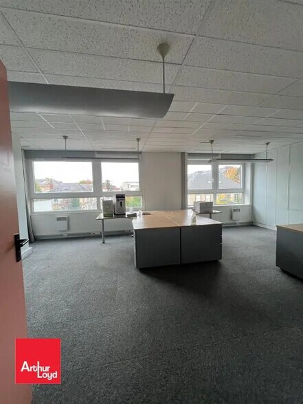 Office in Chartres to rent - Building Photo - Image 2 of 4