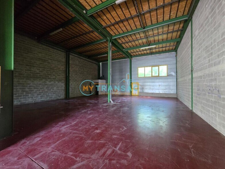 Light Industrial in Courtry to rent - Interior Photo - Image 1 of 3