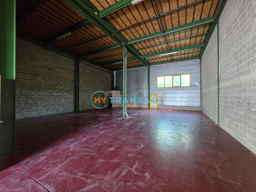 Light Industrial in Courtry to rent Interior Photo- Image 1 of 4