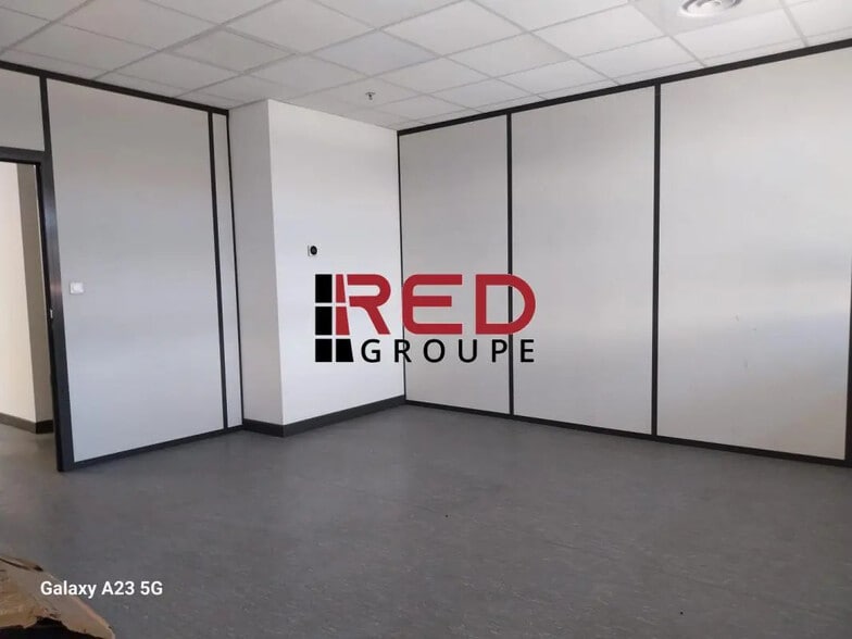 Industrial in Marseille to rent - Building Photo - Image 3 of 6