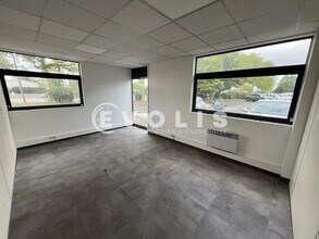 Light Industrial in Décines-Charpieu to rent Interior Photo- Image 2 of 16