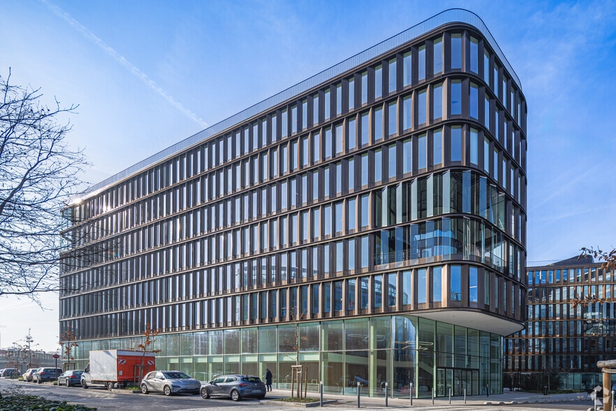 5-7 Rue Touzet-Gaillard, Saint-Ouen-sur-Seine to rent - Building Photo - Image 3 of 13