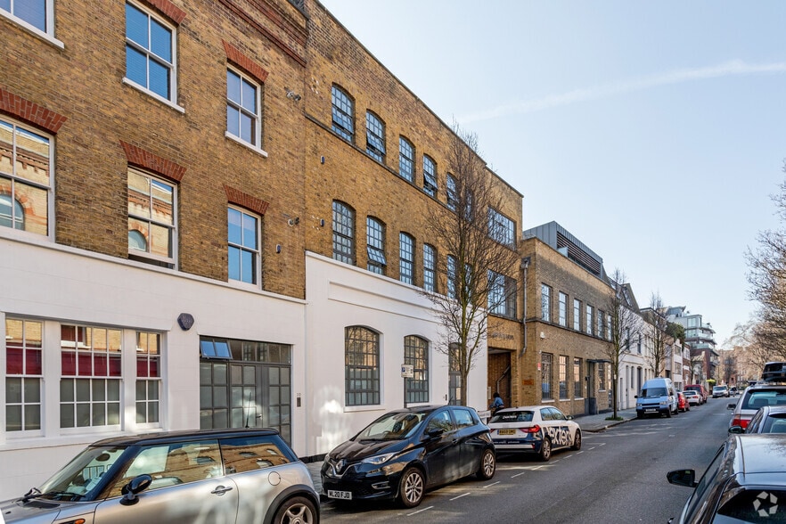 2 Whitacre Mews, London to rent - Building Photo - Image 3 of 4