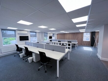 1-2 Gold Tops, Newport to rent Interior Photo- Image 1 of 6