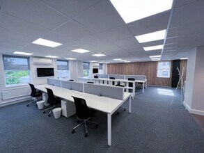 1-2 Gold Tops, Newport to rent Interior Photo- Image 1 of 6