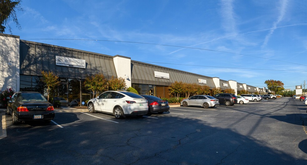 2292-2384 Chamblee Tucker Rd, Chamblee, GA for rent - Building Photo - Image 1 of 4