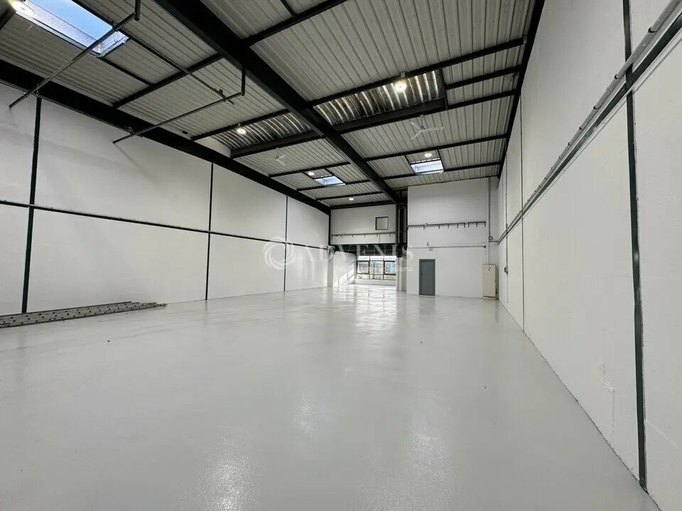 Light Industrial in Villepinte to rent Building Photo- Image 1 of 12