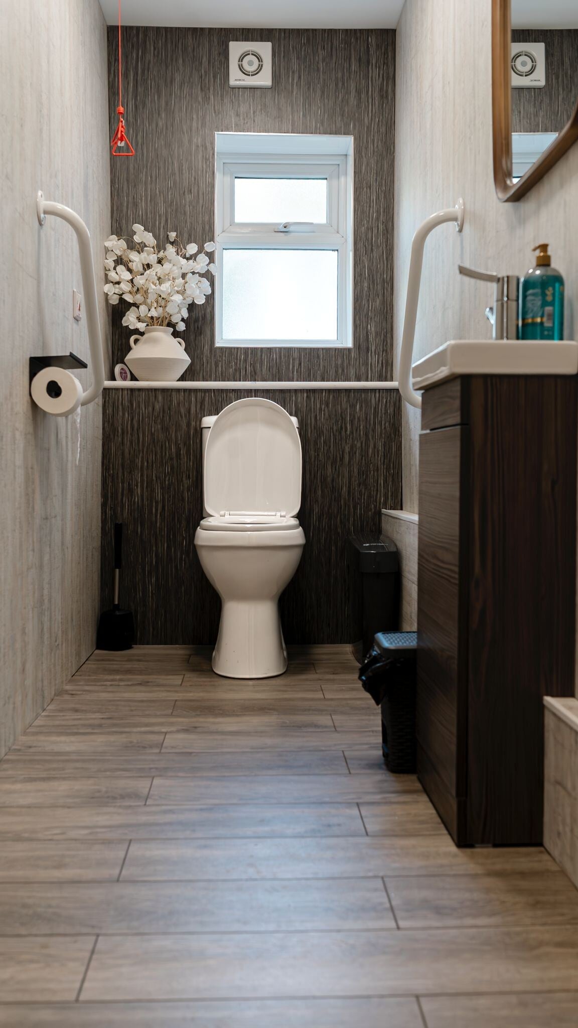 62-64 West St, Sittingbourne to rent Interior Photo- Image 1 of 14