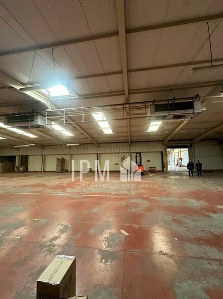 Light Industrial in Lançon-Provence for sale - Interior Photo - Image 1 of 3
