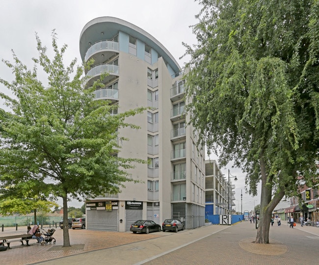 More details for 21-23 North St, Romford - Retail to Rent