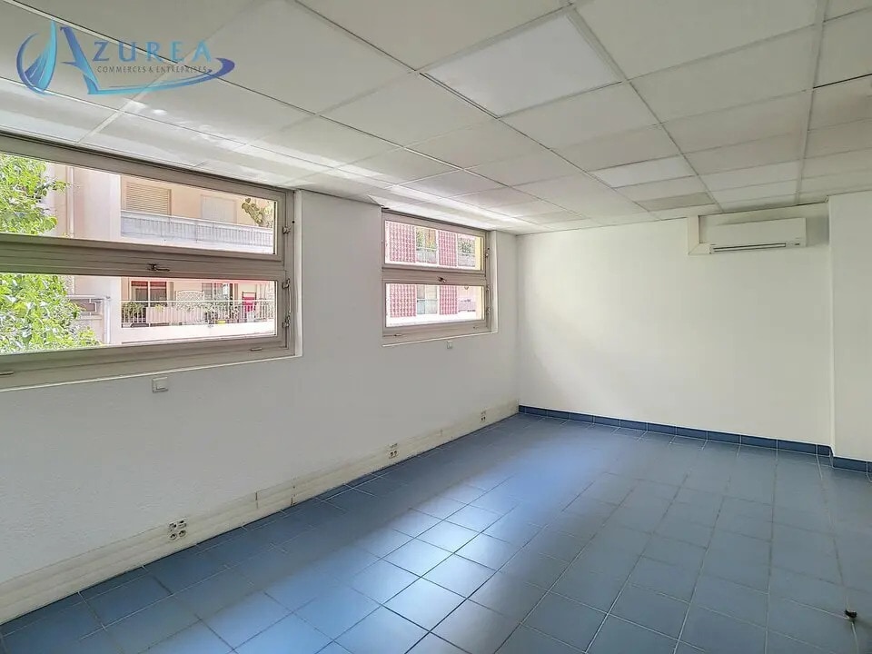 Location Bureaux 80 m² - Photo 1