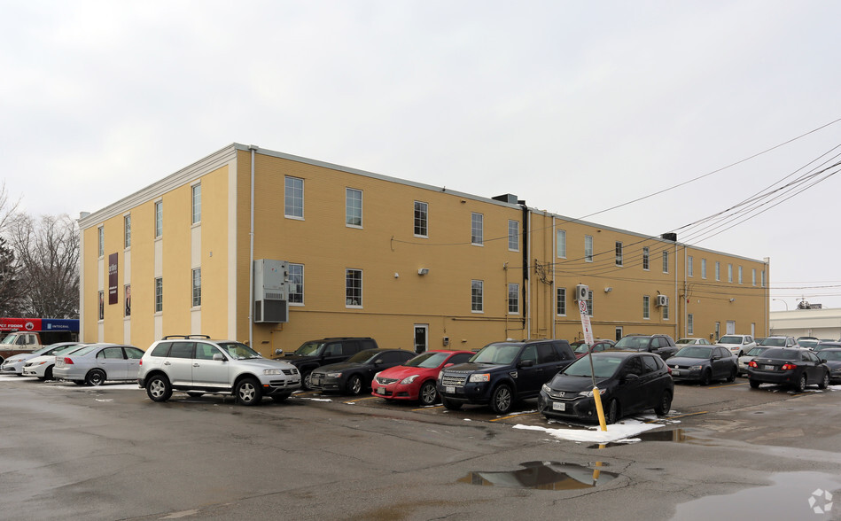 678-692 Belmont Ave W, Kitchener, ON for rent - Building Photo - Image 2 of 3