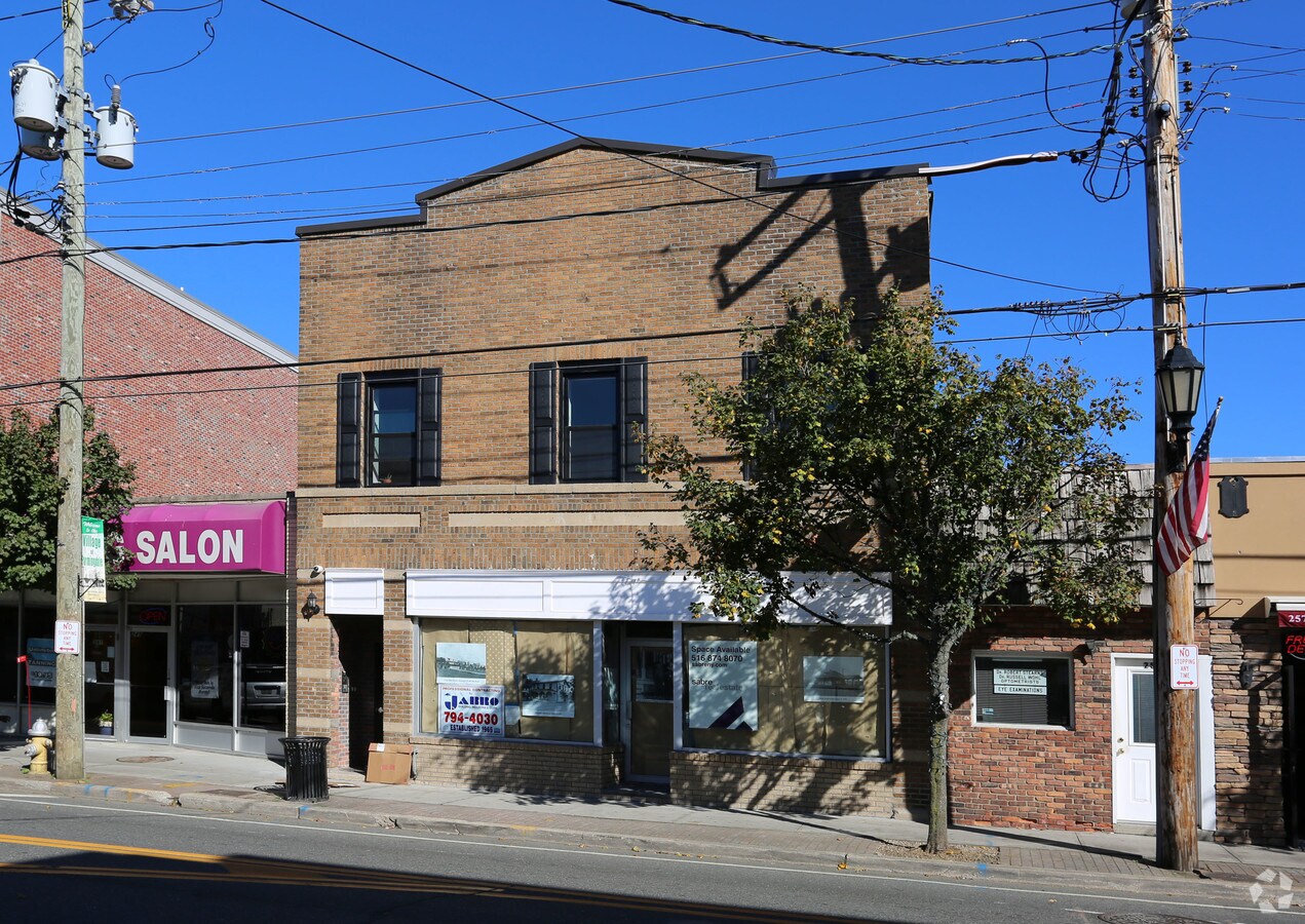 253 Main St, Farmingdale 11735