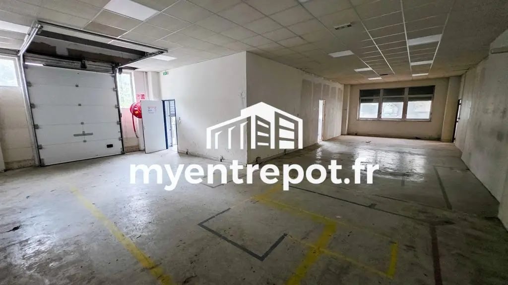 Light Industrial in Marseille to rent Interior Photo- Image 1 of 10