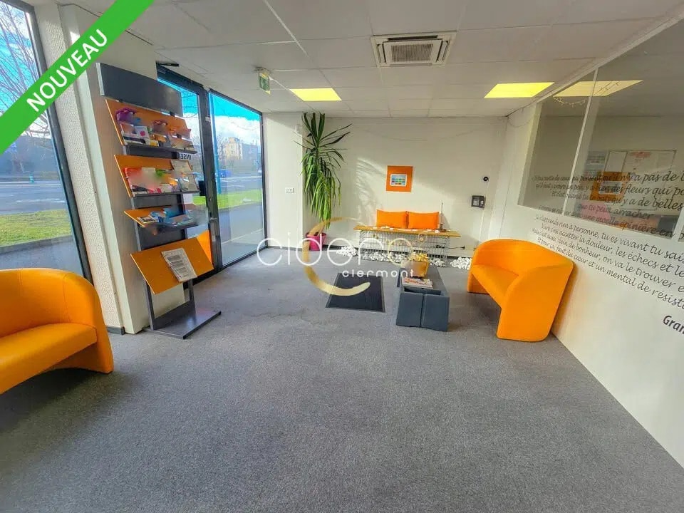 Location Commerce 220 m² - Photo 1