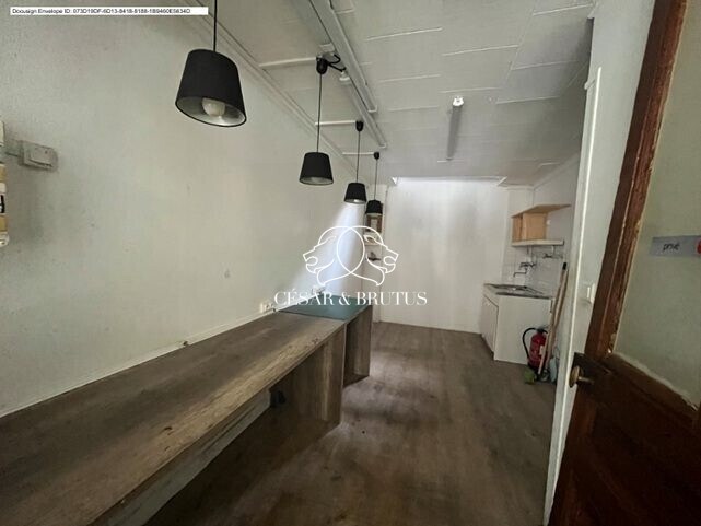 Retail in Lyon to rent Building Photo- Image 1 of 6