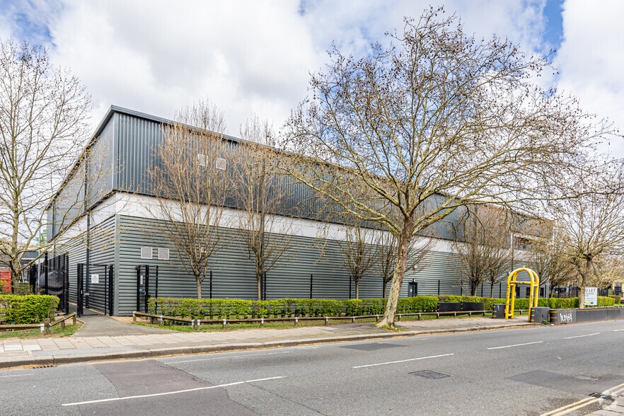Central Way, London to rent - Building Photo - Image 2 of 10