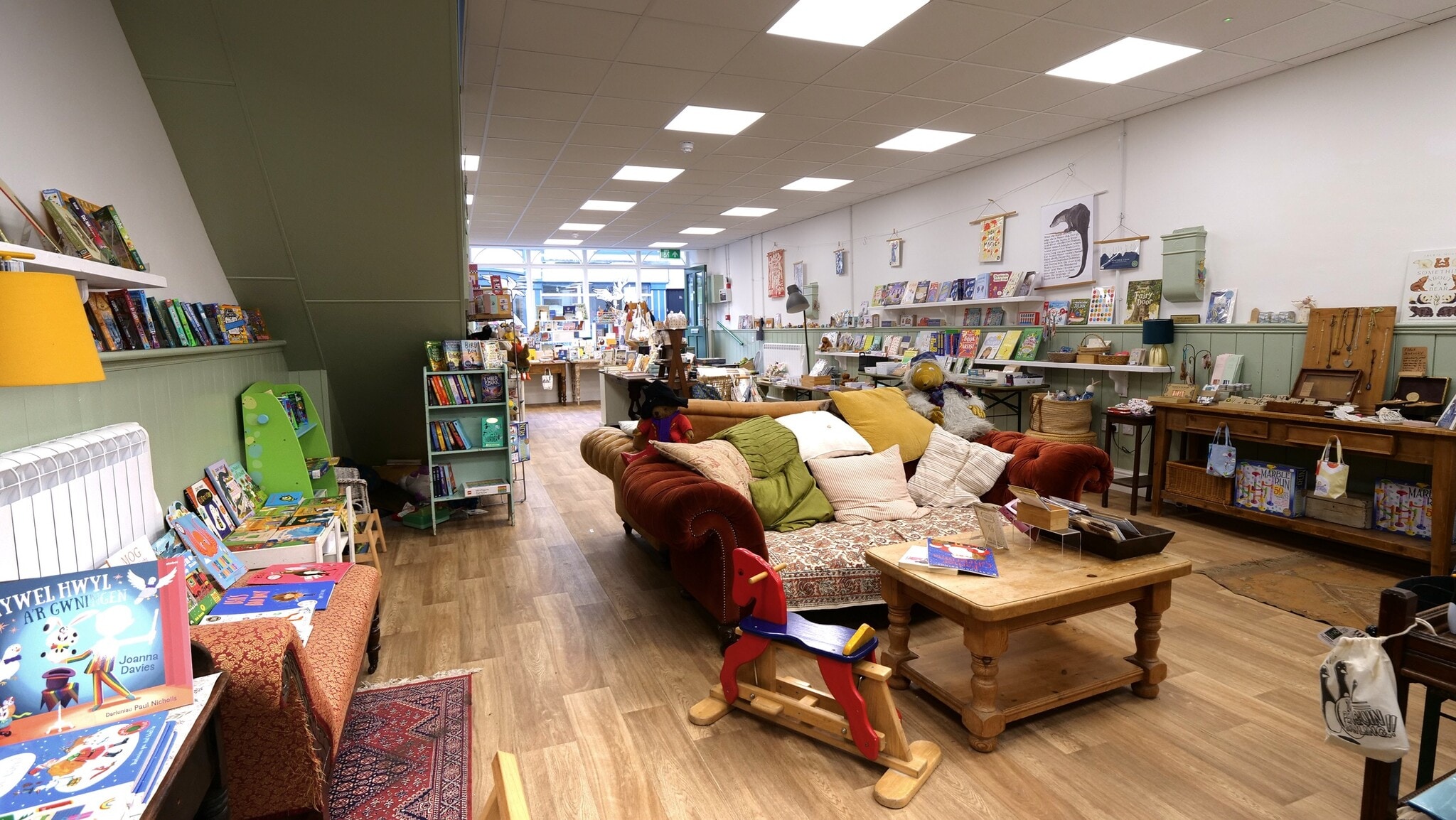 11A Lion St, Brecon to rent Interior Photo- Image 1 of 9