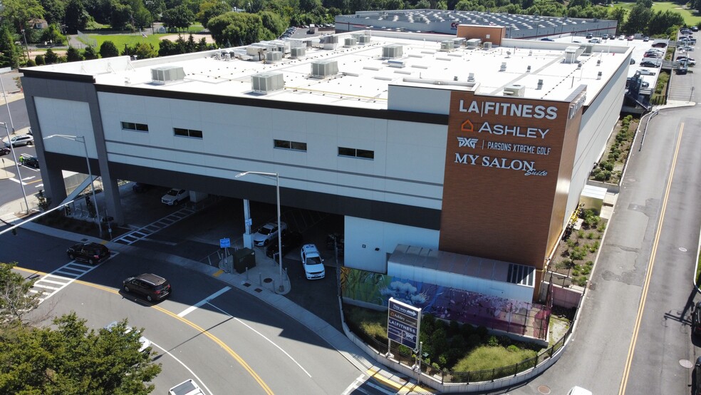 71-110 Nardozzi Pl, New Rochelle, NY for rent - Building Photo - Image 3 of 15