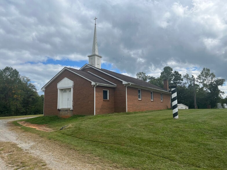 1025 Brandon ln, Danbury, NC for sale - Building Photo - Image 1 of 19