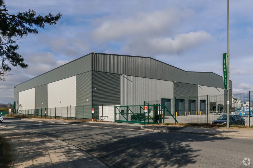 Cross Green Way, Leeds for sale - Primary Photo - Image 1 of 1